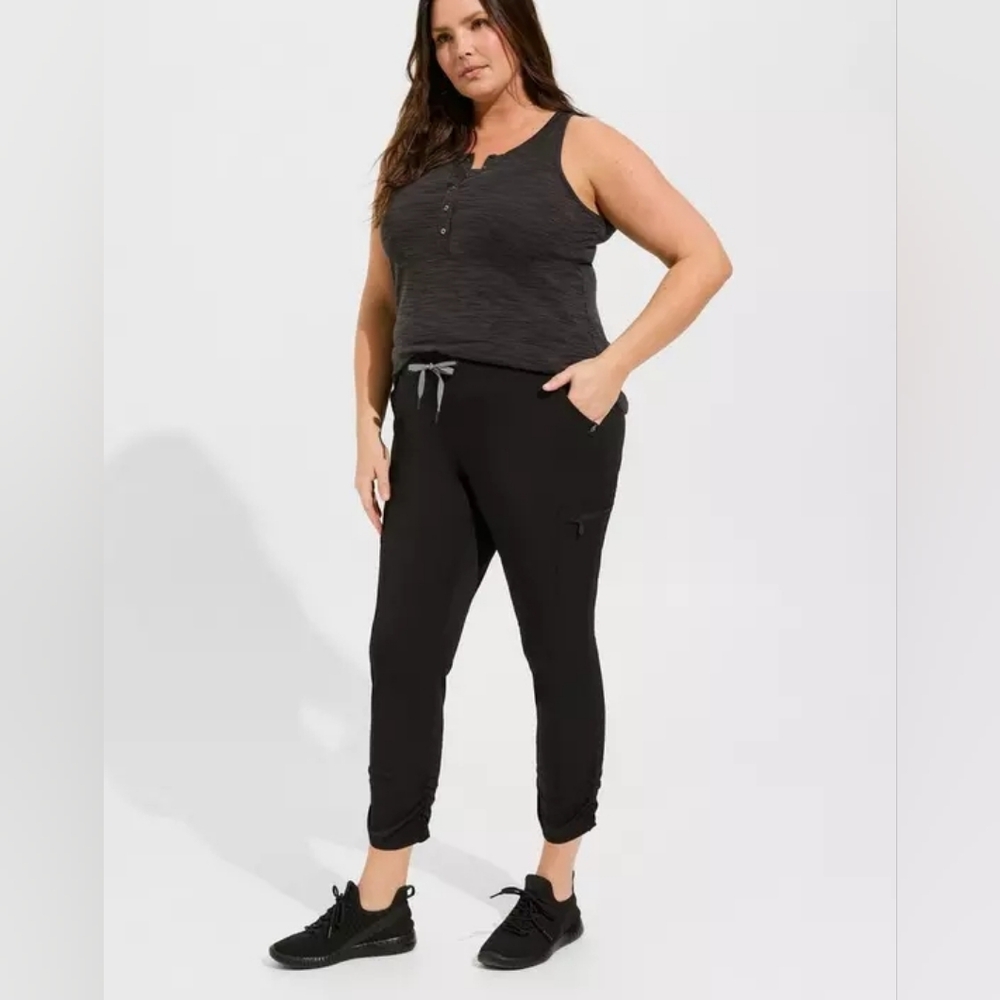 NWT Torrid Happy Camper Ripstop Crop Active Cargo Park Hopper Pant